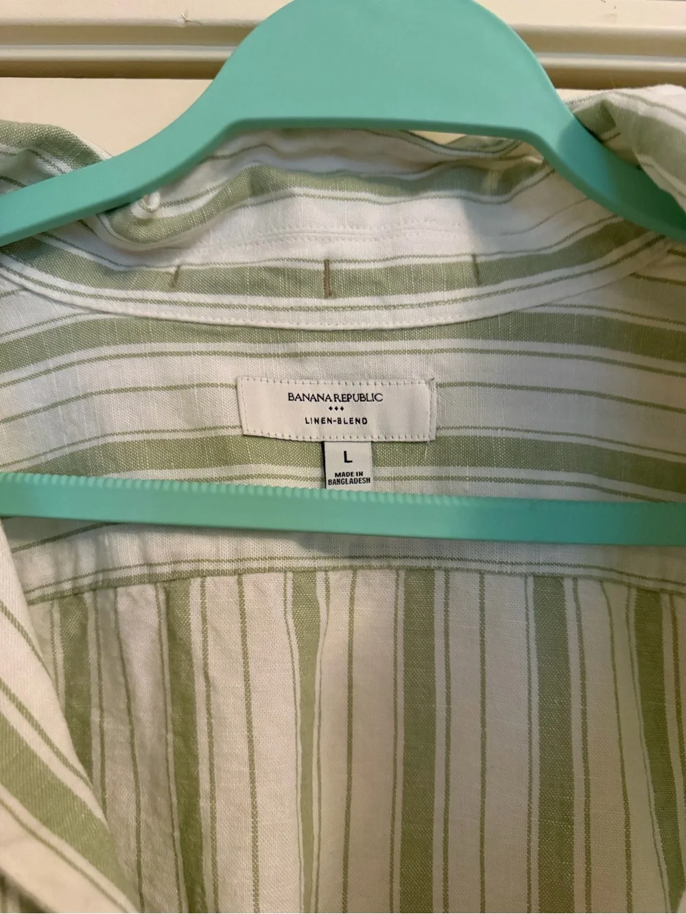 Men's Short-Sleeve Button-Up Shirt in White and Light Green Stripe